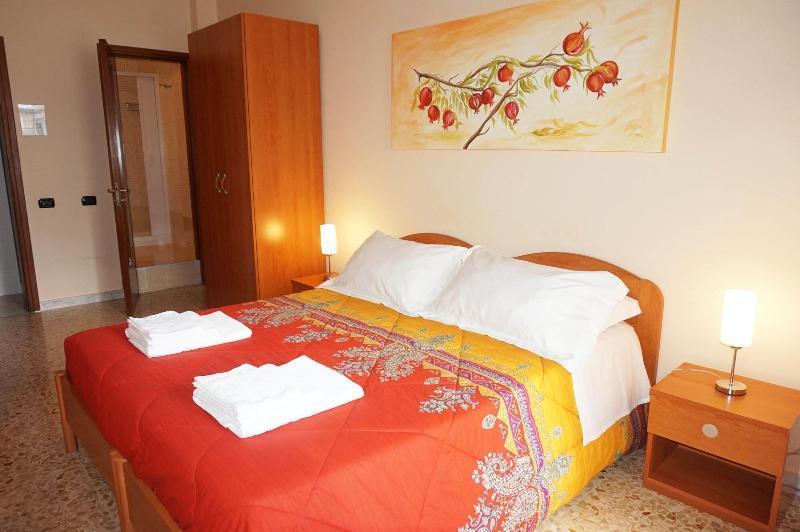 B&B Piazza 300Mila Lecce Exterior photo