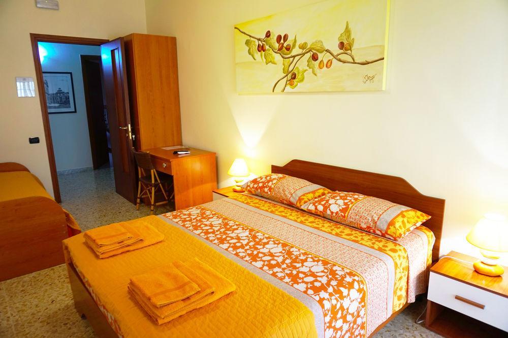 B&B Piazza 300Mila Lecce Exterior photo