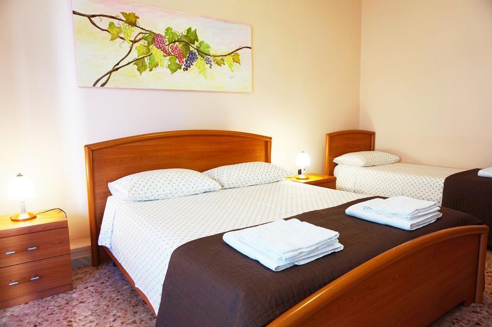 B&B Piazza 300Mila Lecce Exterior photo