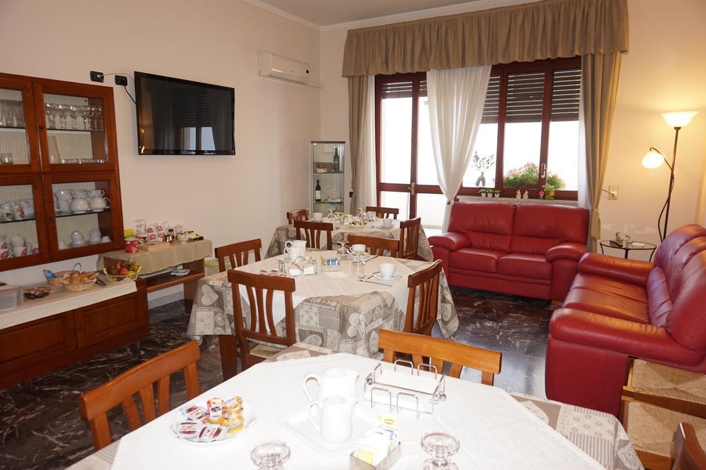 B&B Piazza 300Mila Lecce Exterior photo