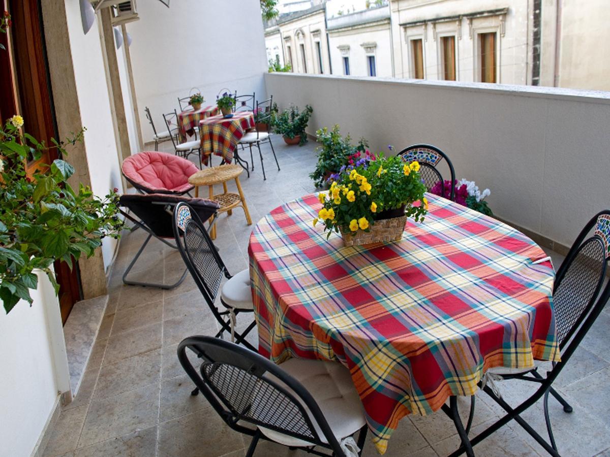 B&B Piazza 300Mila Lecce Exterior photo