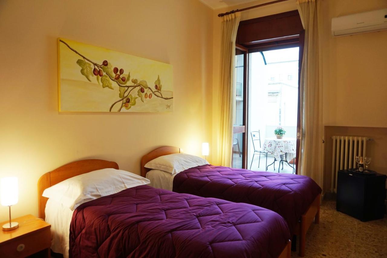 B&B Piazza 300Mila Lecce Exterior photo